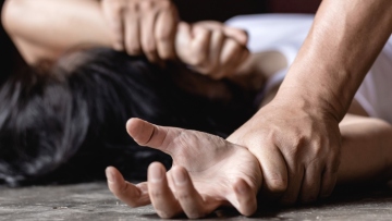 Κερατσίνι: Αρνείται τις κατηγορίες για τον 78χρονο η γιαγιά της 14χρονης