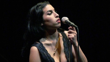 Έιμι Γουάινχαουζ: Ορίστηκε η πρεμιέρα της ταινίας για την πολυτάραχη και σύντομη ζωή της