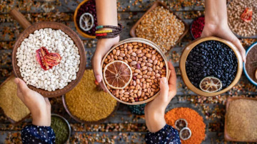 Καρκίνος Παχέος Εντέρου: Το πασίγνωστο όσπριο που προφυλάσσει τους ασθενείς – Μια κούπα την ημέρα «ρυθμίζει» το μικροβίωμα