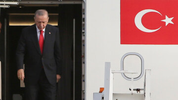 Ρετζέπ Ταγίπ Ερντογάν: Έφτασε στην Αθήνα μισή ώρα νωρίτερα ο πρόεδρος της Τουρκίας - Σε λίγο η συνάντηση με Σακελλαροπούλου