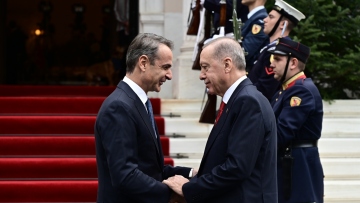 Ελληνοτουρκικά: Πώς είδε ο τουρκικός Τύπος την παρουσία Ερντογάν στην Αθήνα