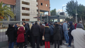 Ισχυρές ενδείξεις ότι στους 424 προσαχθέντες είναι αυτός που τραυμάτισε τον αστυνομικό, λέει η ΕΛΑΣ