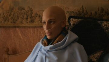 Τόνια Σωτηροπούλου: «Έκλεψε» τις εντυπώσεις ως καρκινοπαθής στο «Milky Way» - Τα σχόλια στο Twitter