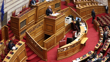 Η Βουλή καταδικάζει την επίθεση στον αστυνομικό και την οπαδική βία