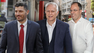 Τριπλό χτύπημα στον Κασσελάκη:  Το «Παγόβουνο των Ευρωεκλογών», οι «αυλικοί» της Νέας Αριστεράς και «συνέδριο – φιέστα»