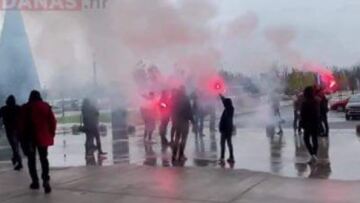 Ντινάμο Ζάγκρεμπ: Αποθεώθηκαν κατά την επιστροφή τους στην Κροατία οι οπαδοί που αποφυλακίστηκαν από την Ελλάδα - Βίντεο