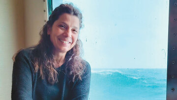 Η Πόπη Τσαπανίδου... μπάρκαρε για Καραϊβική μετά το ναυάγιο του ΣΥΡΙΖΑ