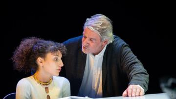 Φίλιππος Σοφιανός: Σκηνοθετεί και πρωταγωνιστεί σε ένα έργο που συνδέεται με το κίνημα #MeToo