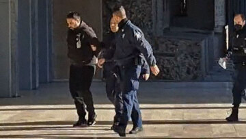 «Δεν ήταν δυνατόν να προβλέψω ότι θα άνοιγαν τρύπα» - Τι υποστήριξε ο ιδιοκτήτης των σκύλων που κατασπάραξαν την 50χρονη