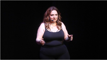 Σοφία Μουτίδου: Εμφυσούμε σε ένα παιδί τον τσαμπουκά, την αντρίλα και τη βία, για να μην γίνει ομοφυλόφιλο