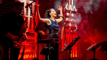 Σοφία Μανουσάκη: Μια βραδιά στη «Σφίγγα» - Δείτε βίντεο και φωτογραφίες