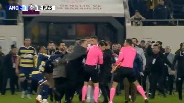  Σοκάρει ο Τούρκος διαιτητής που γροθοκοπήθηκε: «Ο πρόεδρος της Ανκαραγκιουτσού μού είπε ότι θα με σκοτώσει»