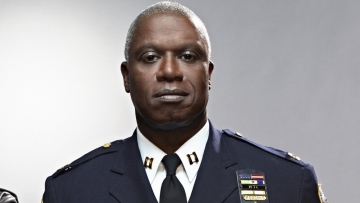 Brooklyn Nine-Nine: Αποχαιρετά τον Αντρέ Μπράουερ - Μας άφησες νωρίς κάπτεν