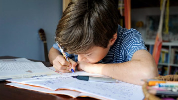 Τα 10 χαρακτηριστικά του καλού μαθητή – Τι να κάνουν οι γονείς για να τα αναδείξουν