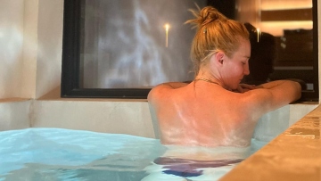 Στεφανία Γουλιώτη: Γυμνή σε εσωτερική πισίνα - Οι φωτογραφίες που ανάρτησε