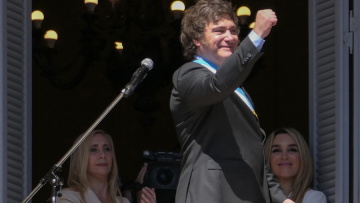 Υποτίμηση του πέσο κατά πάνω από 50% αποφάσισε η Αργεντινή