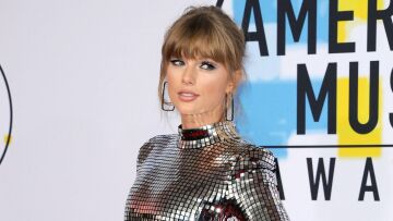 Η Τέιλορ Σουίφτ ζητά από την αμερικανική κυβέρνηση να μπλοκάρει εμπορικό σήμα που μοιάζει με την υπογραφή της