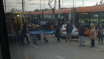 Παλαιό Φάληρο: Μία γυναίκα νεκρή μετά τη σύγκρουση τραμ με αυτοκίνητο