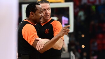 Ρατσιστικό σχόλιο φιλάθλου σε βάρος διαιτητή στο Ολυμπιακός-Βαλένθια - Του αφαιρούν το διαρκείας οι Πειραιώτες