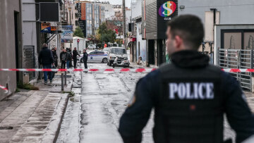 Μάχη για τη ζωή του δίνει ο ένας εκ των δύο αδελφών που δέχθηκαν πυροβολισμούς έξω από κλαμπ στο Γκάζι