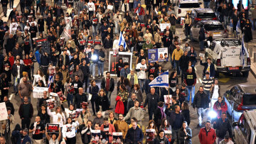 Ισραήλ: Μεγάλη διαδήλωση στο Τελ Αβίβ μετά την παραδοχή του στρατού ότι σκότωσε τρεις ομήρους της Χαμάς κατά λάθος