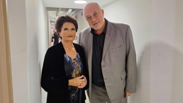 Άλκηστις Πρωτοψάλτη: Αντιδράσεις στα social media για τη συναυλία της στον Βόλο και τη φωτογραφία με τον Αχιλλέα Μπέο