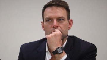 Αποχωρούν από τον ΣΥΡΙΖΑ 100 μέλη από την οργάνωση Αχαρνών: Το κόμμα βυθίζεται στην ανυποληψία 