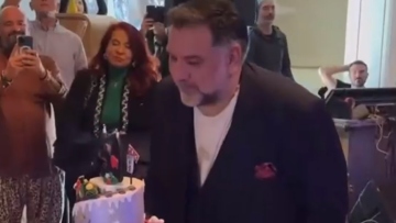 Γρηγόρης Αρναούτογλου: Το πάρτι για γενέθλιά του, η αφιέρωση της συντρόφου του και το βίντεο για τον γιο του