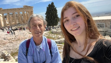 Λήδα Μανθοπούλου: Πιστεύω ότι ο πατέρας είναι πολύ περήφανος από εκεί πάνω για την κόρη μας, είπε η μητέρα της