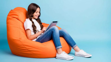 Κινητά, τάμπλετ, κονσόλες: Τέσσερις κανόνες για να γίνουν λιγότερο βλαβερά για τα παιδιά και τους εφήβους