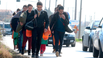 Μεταναστευτικό: Χαμόγελα στην Αθήνα για το ευρωπαϊκό deal που φέρνει διαχωρισμό στα σύνορα και υποχρεωτική αλληλεγγύη