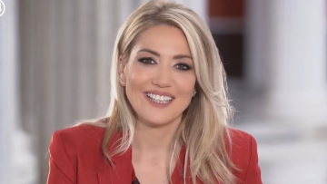 Έλενα Παπαβασιλείου: Επέστρεψε στην τηλεόραση μετά από 8 χρόνια - Δείτε βίντεο