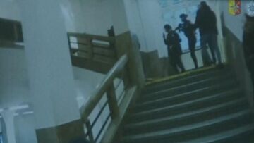 Τσεχία: Βίντεο από τις κάμερες των αστυνομικών στο μακελειό της Πράγας - «Μας ρίχνει, χρειαζόμαστε ελεύθερο σκοπευτή»