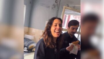 Σασμός: Οι ηθοποιοί της σειράς τραγουδούν τα κάλαντα στα γυρίσματα 