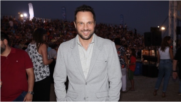 Μέμος Μπεγνής: Οι Έλληνες μιλάμε πάρα πολύ άσχημα, είμαστε αγενείς