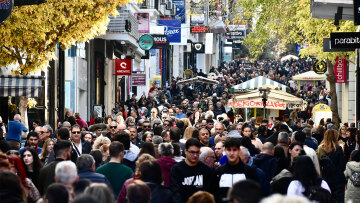 Αθήνα: Πλήθος κόσμου στο κέντρο για τα τελευταία ψώνια πριν τα Χριστούγεννα - Δείτε εικόνες