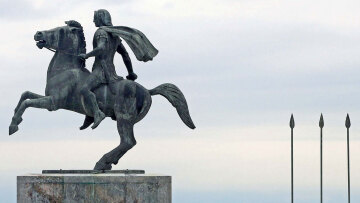 Τι αναφέρουν οι αρχαίοι και μεταγενέστεροι συγγραφείς για τον τάφο του Μεγάλου Αλέξανδρου