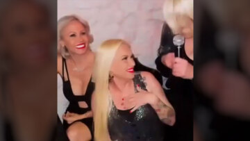 Γωγώ Γαρυφάλλου: Γιόρτασε τα γενέθλιά της σε νυχτερινό μαγαζί με την  Άννα Φλωρινιώτη