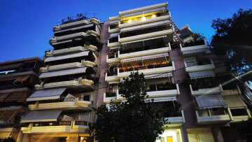 Νέα Σμύρνη: Με ψαλίδι τα θανατηφόρα τραύματα στον 16χρονο - Συνελήφθη ο 18χρονος αδελφός του, τσακώθηκαν για ρούχα