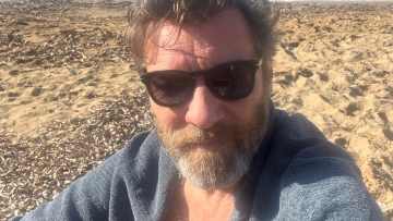 Γιάννης Στάνκογλου: Εύχεται «καλά Χριστούγεννα» από την παραλία