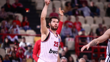 Πίτερς για το «διπλό» του Ολυμπιακού στο Βερολίνο: «Τα είπαμε για τα καλά στα αποδυτήρια στο ημίχρονο και νικήσαμε» 