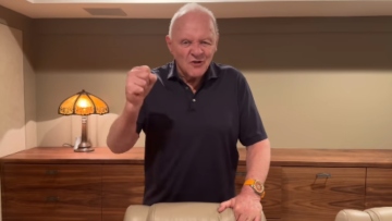 Άντονι Χόπκινς: Σήμερα έκλεισα 48 χρόνια νηφάλιος, δεν ζηλεύω που διασκεδάζετε εκεί έξω, λέει στα social media