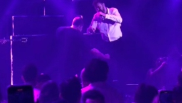 Βασίλης Μπισμπίκης: Χόρεψε τραγούδι του Καρρά στο κέντρο που εμφανίζεται η Δέσποινα Βανδή - Δείτε βίντεο