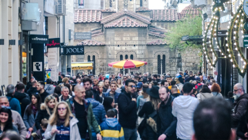 Το 2024 κάνει ποδαρικό με κοκτέιλ ιώσεων, κορωνοϊό και γρίπη - Ποιοι πρέπει να κάνουν οπωσδήποτε το εμβόλιο 