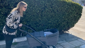 Δανάη Μιχαλάκη: Η βόλτα με την κόρη της στο Καλλιμάρμαρο