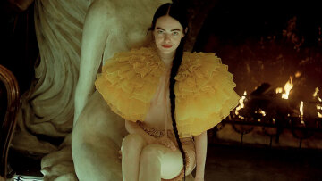 Poor Things: Το styling του sex που άνοιξε την πόρτα της Χρυσής Σφαίρας στην Έμα Στόουν