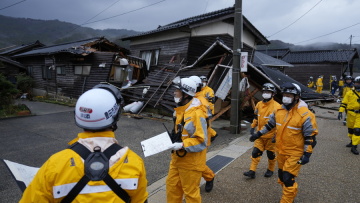 Σεισμός στην Ιαπωνία: Οι επιζώντες αντιμέτωποι με το κρύο και τον κίνδυνο των κατολισθήσεων