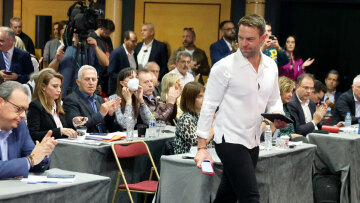 Βαρύ κλίμα στον ΣΥΡΙΖΑ για την τριήμερη ΚΟ στις Σπέτσες - «Έμειναν άφωνοι οι βουλευτές»