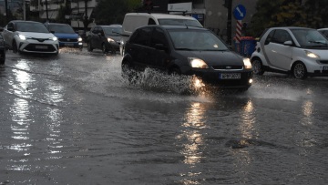 Καιρός Σαββατοκύριακου: Για σφοδρές βροχοπτώσεις, πλημμύρες, ακόμη και κατολισθήσεις προειδοποιούν οι μετεωρολόγοι 