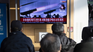 H Nότια Κορέα εκκένωσε εσπευσμένα νησιά της αφού ο στρατός της Πιονγκγιάνγκ άνοιξε πυρ 200 φορές με πυροβόλα στα ανοιχτά